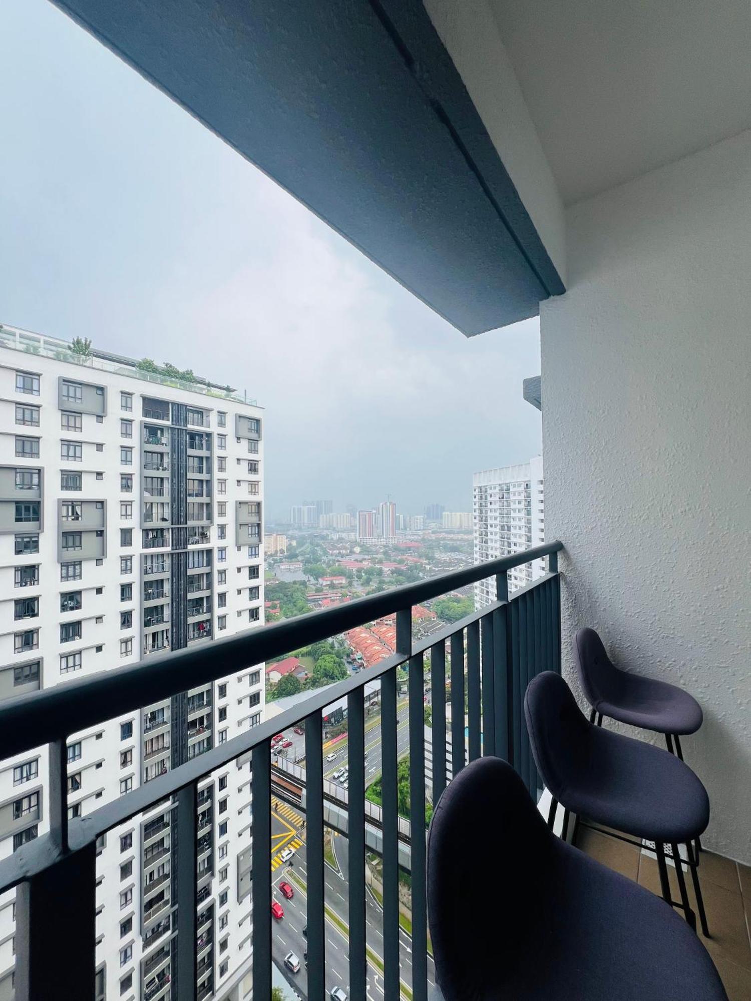 Cozy 3 , Klcc View , 100 Mbps Wifi , Netflix By Noon's