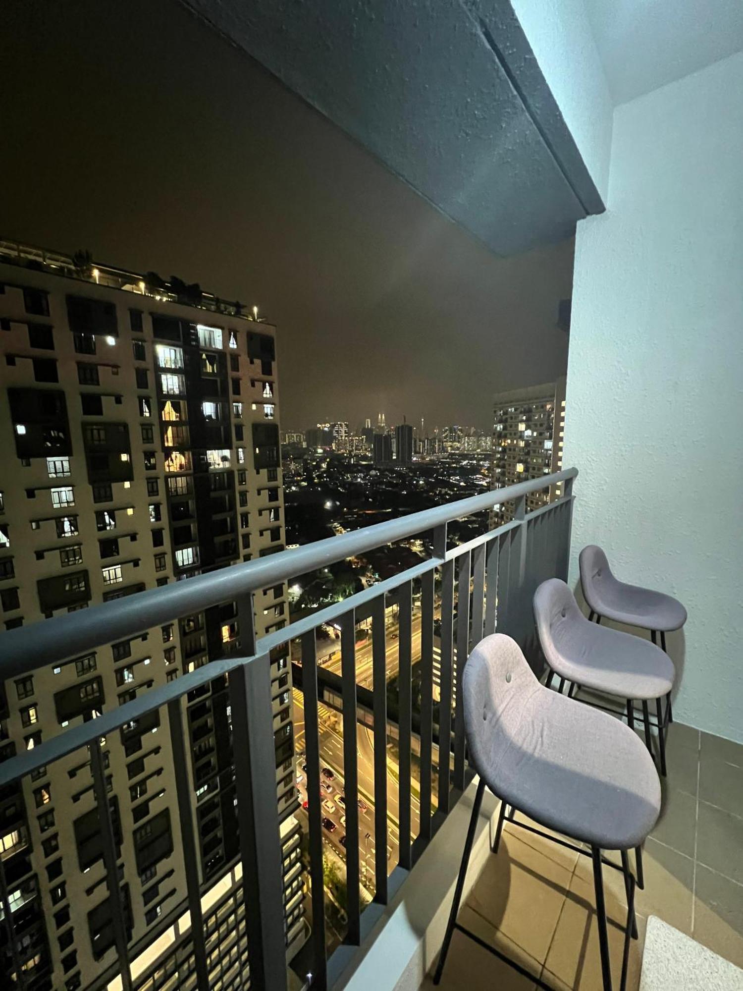 Apartment Cozy 3 , Klcc View , 100 Mbps Wifi , Netflix By Noon's